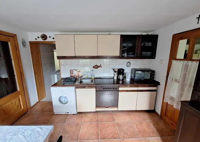 Michalowa Zagroda 2 *